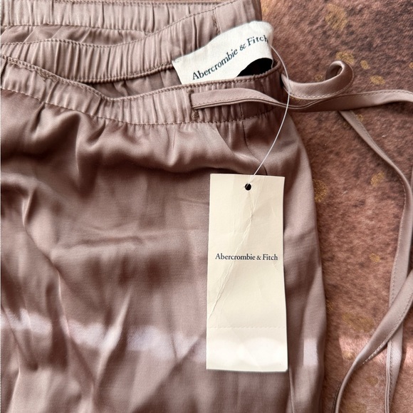 Abercrombie & Fitch Gray Wide-Leg Satin Pants - Picture 3 of 8